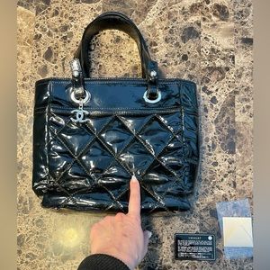 Chanel patent leather shoulder bag